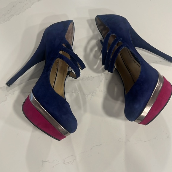 Lightly worn blue and magenta pump. - Picture 6 of 8